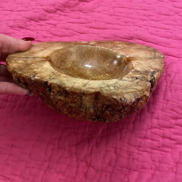 Action LobecoNatural alebaster  ashtray - Picture 2 of 7